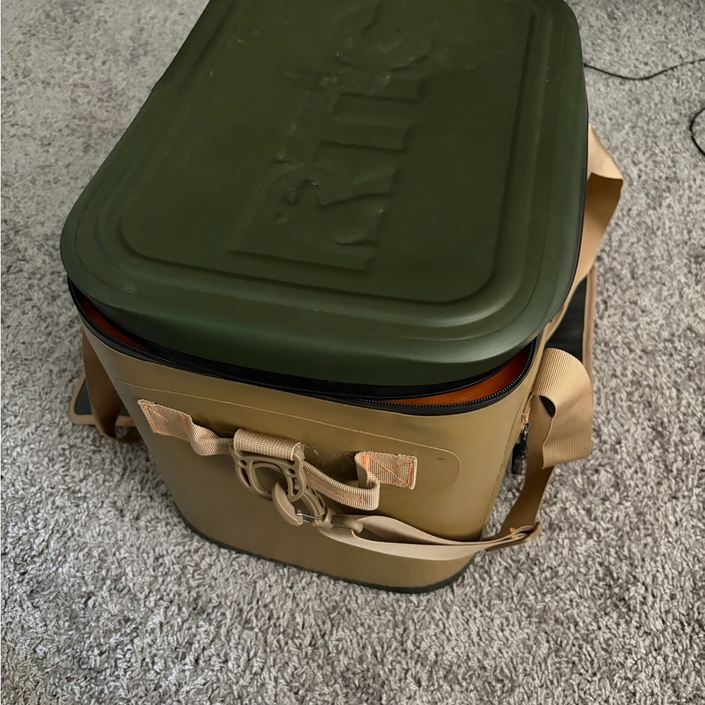 RTIC 30-Can, 20 Qt, Ultra-Tough Soft-Sided Cooler. Leakproof And Waterproof. - Picture 3 of 5